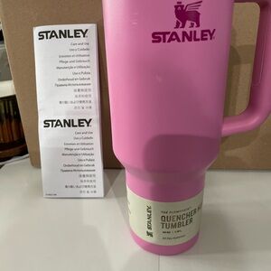 Stanley Pink Peony 40 oz The Flowstate Quencher H2.0 Tumbler